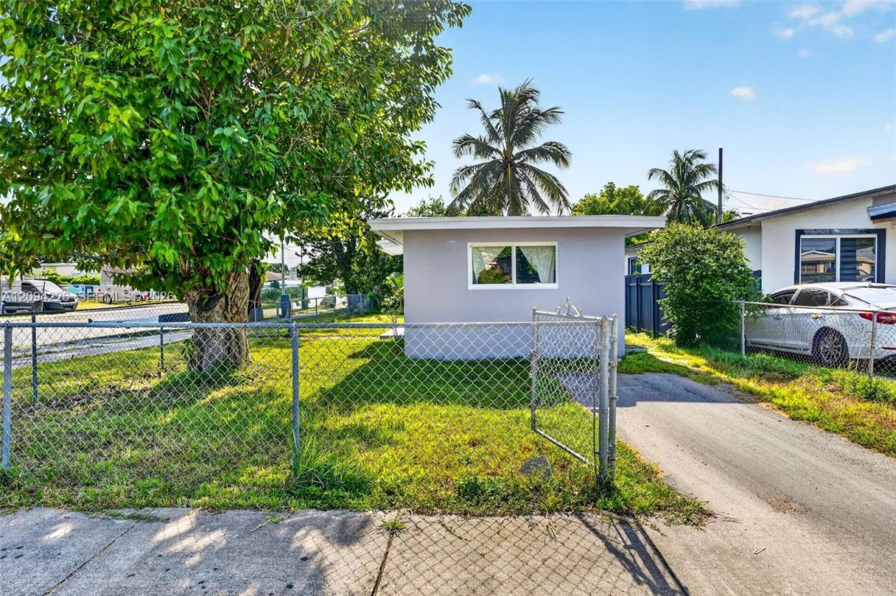 3001 NW 56th St, Miami, FL 33142 Photo
