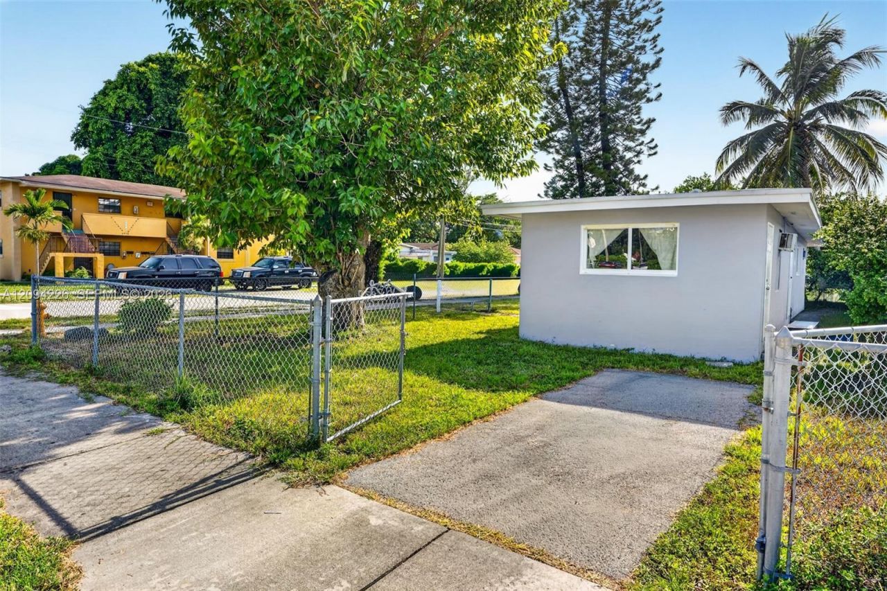 3001 NW 56th St, Miami, FL 33142 Photo