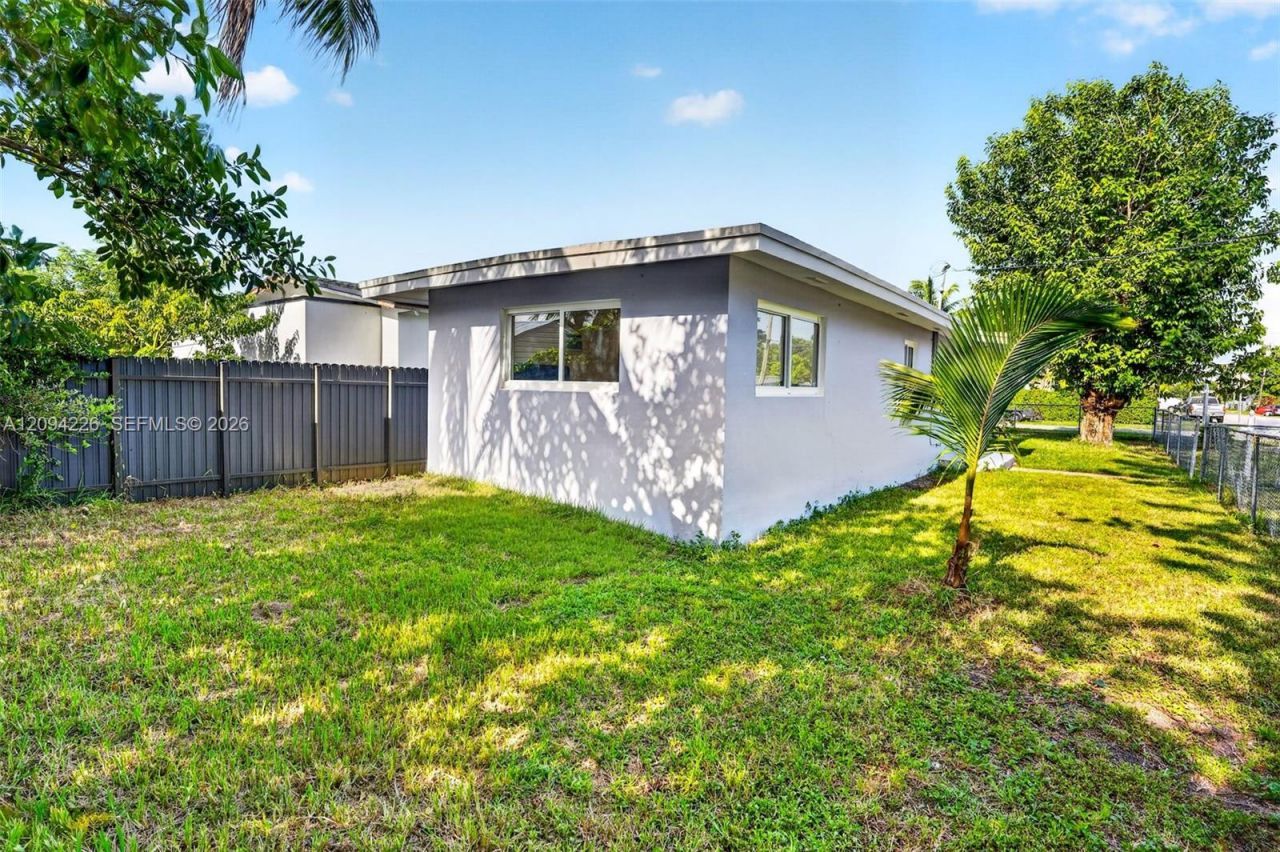 3001 NW 56th St, Miami, FL 33142 Photo
