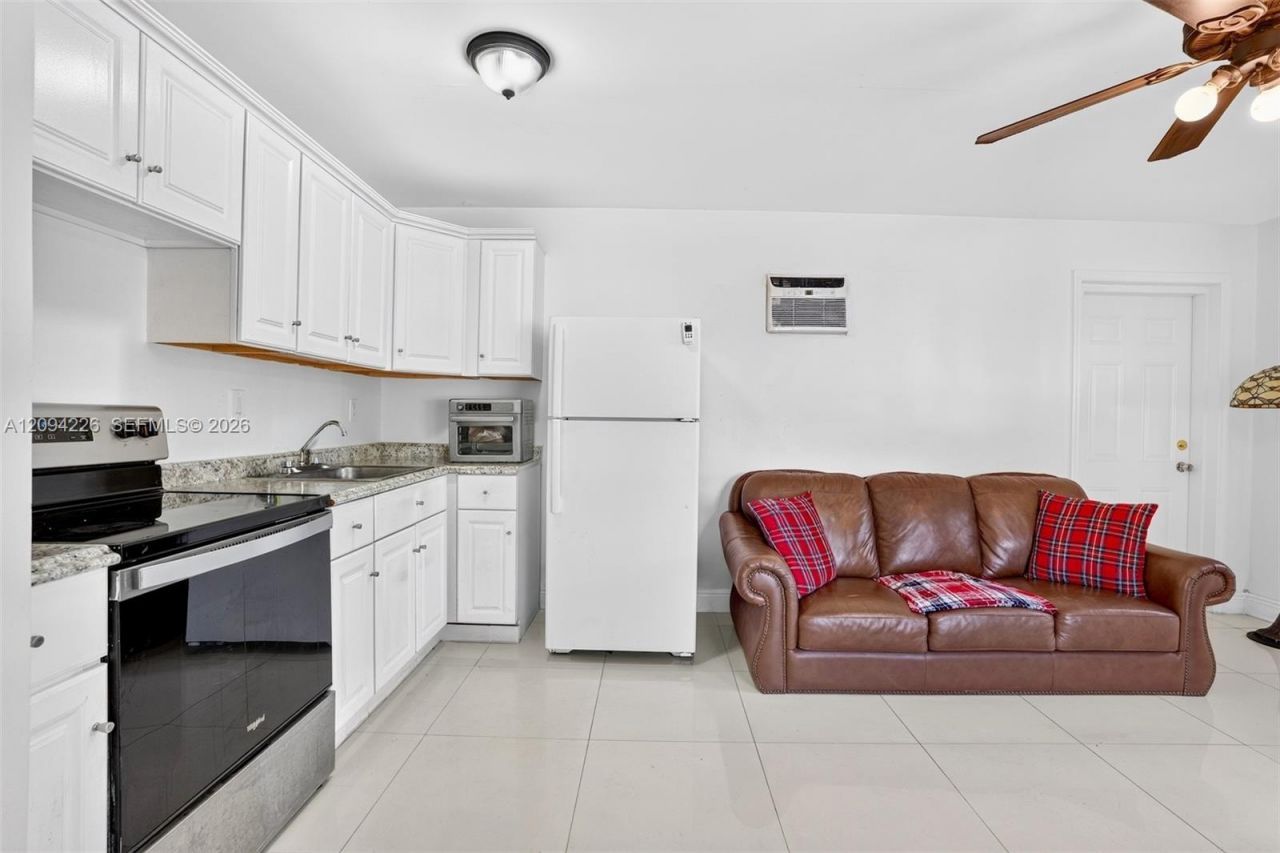 3001 NW 56th St, Miami, FL 33142 Photo