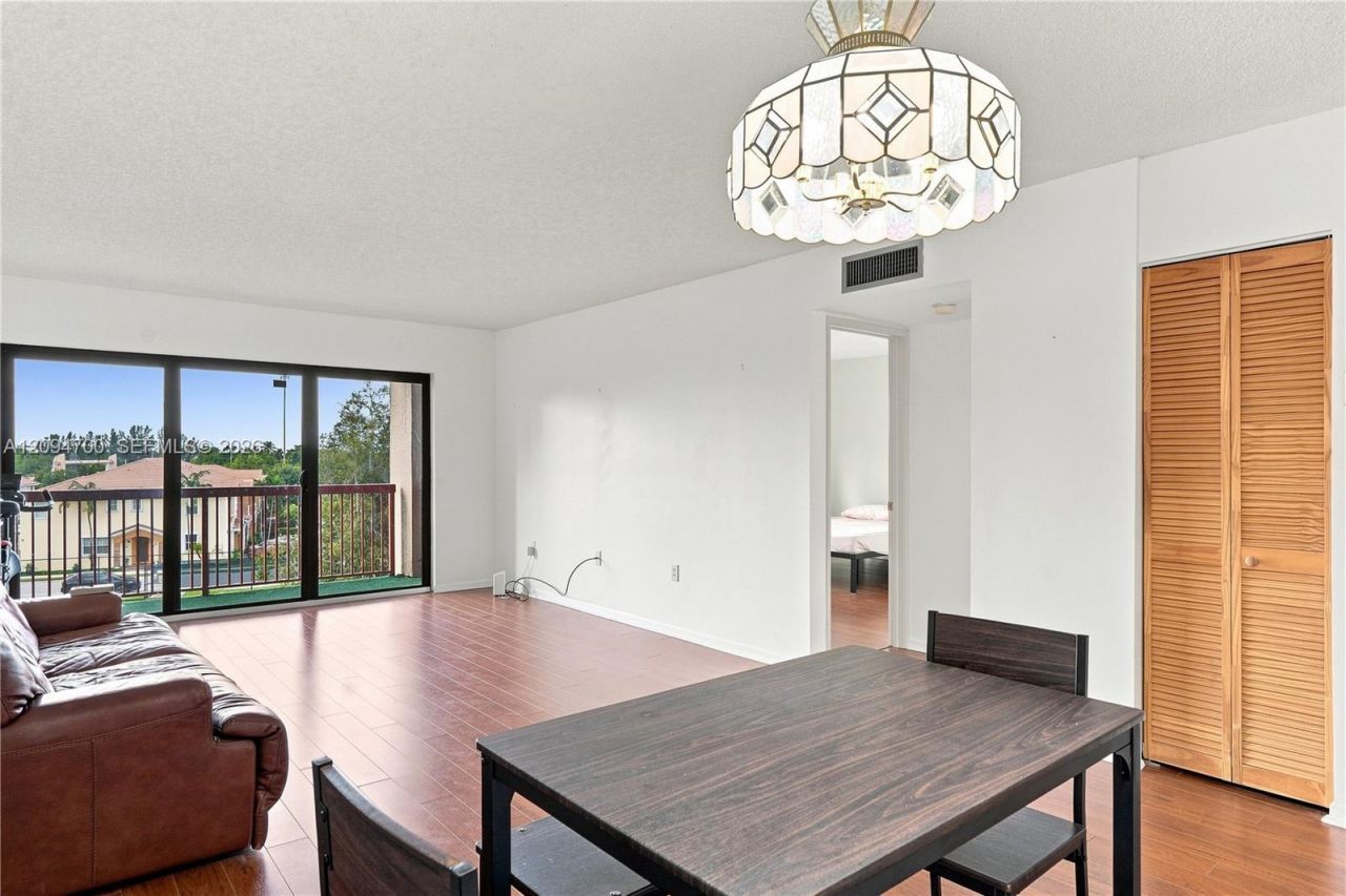 10253 NW 9th St Cir , Unit 407-6, Miami, FL 33172 Photo