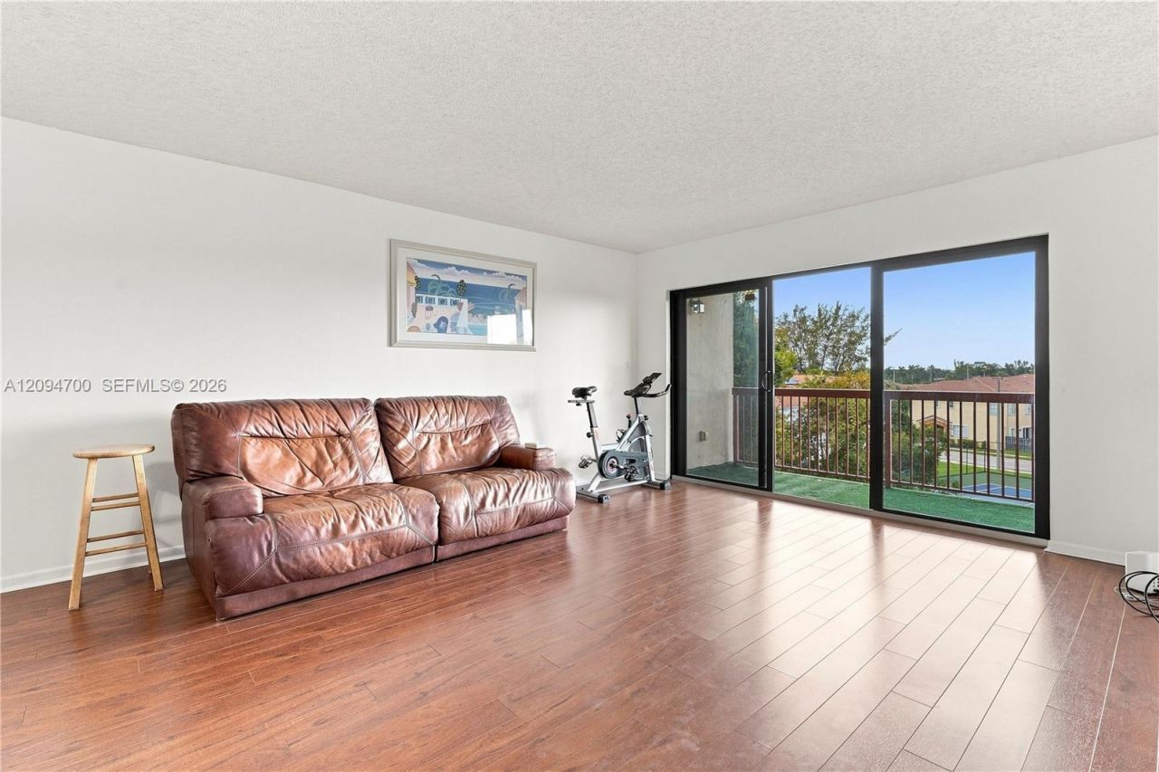 10253 NW 9th St Cir , Unit 407-6, Miami, FL 33172 Photo