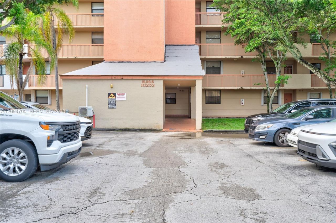 10253 NW 9th St Cir , Unit 407-6, Miami, FL 33172 Photo