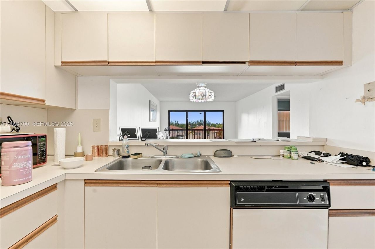 10253 NW 9th St Cir , Unit 407-6, Miami, FL 33172 Photo