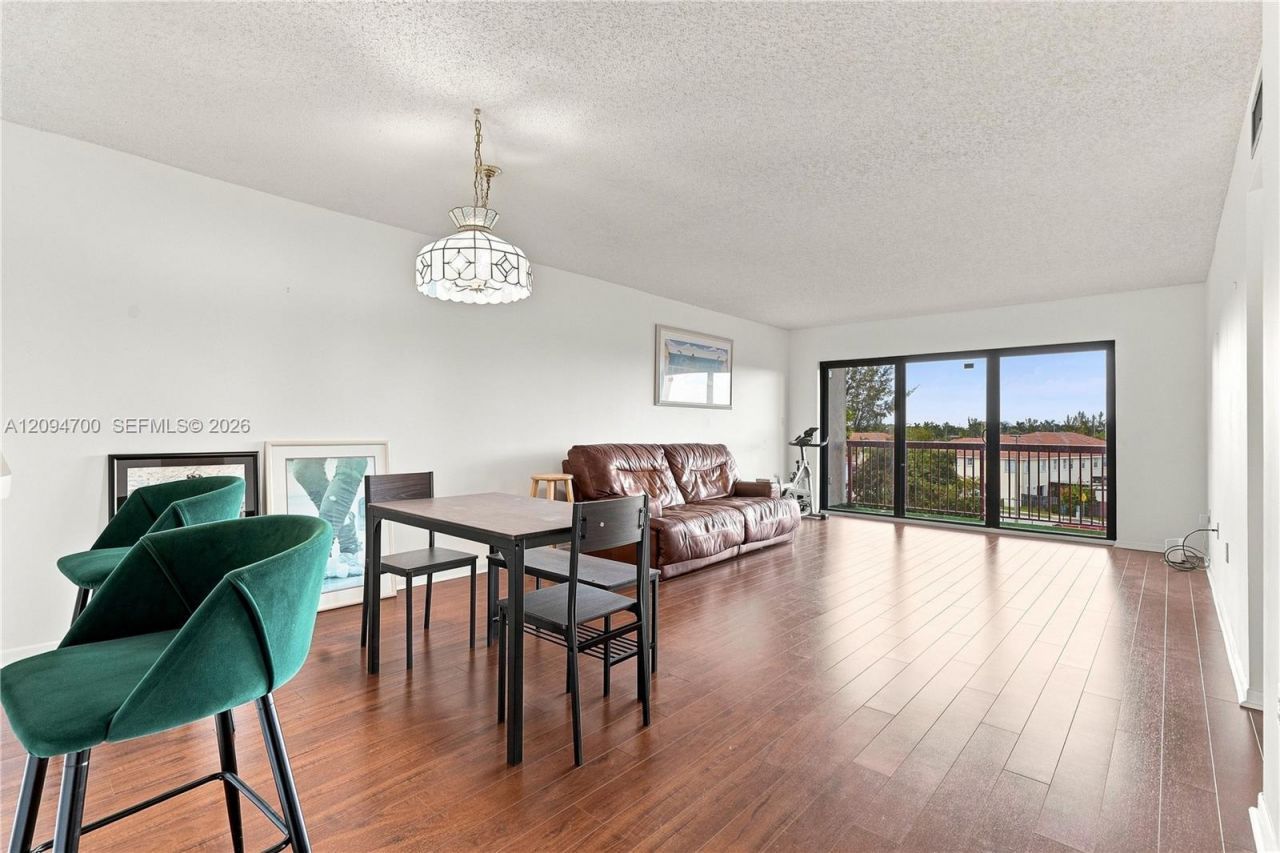 10253 NW 9th St Cir , Unit 407-6, Miami, FL 33172 Photo