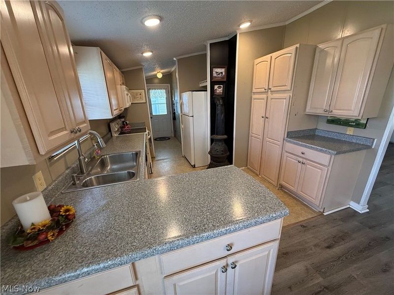 812 Logan Avenue, Toronto, OH 43964 Photo 8