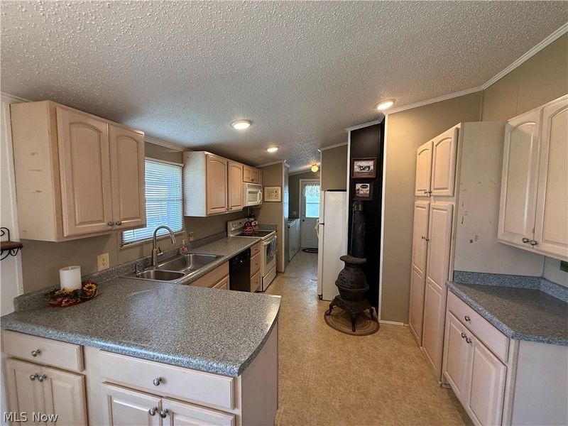 812 Logan Avenue, Toronto, OH 43964 Photo 9