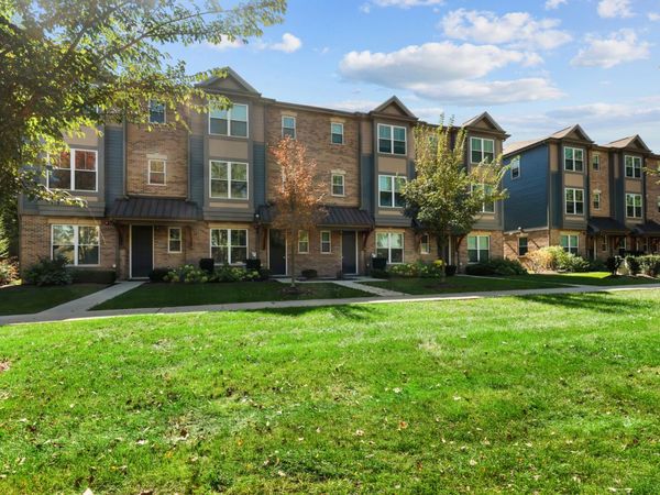 601 Broadway Street, Unit 601, Libertyville, IL 60048
