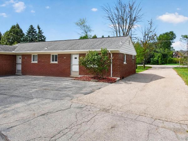 22000 Beck Road , Unit 102, Novi, Mi 48167