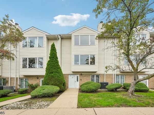 33 Aycrigg Ave, Passaic, NJ 07055