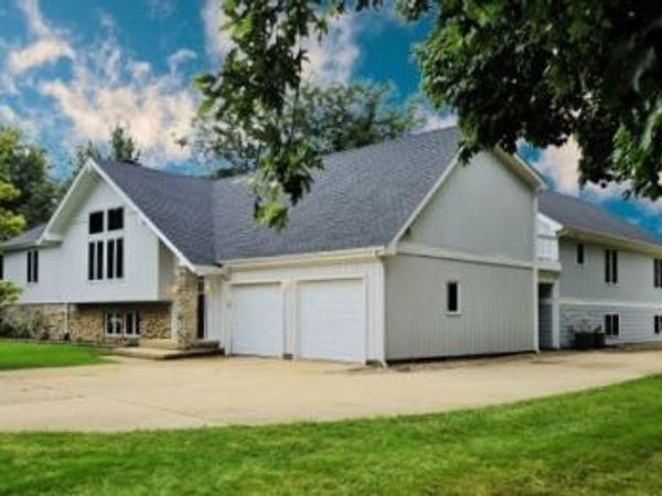 7N140 Nancy Lane, St. Charles, IL 60175