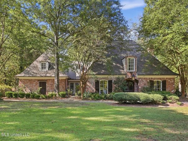 338 Hillview Drive, Ridgeland, MS 39157
