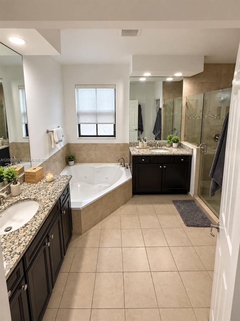 8830 NW 101st Pl , Doral, FL 33178 Photo