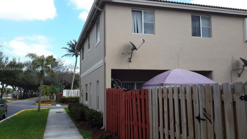 16620 NW 72nd Ct, Unit 16620, Miami Lakes, FL 33014 Photo