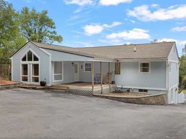 7 BELMONT DR, STAUNTON, VA 24401