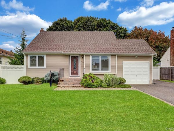 316 39th Street , Lindenhurst, NY 11757