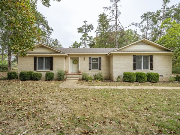 70 HOLT ST, Savannah, TN 38372