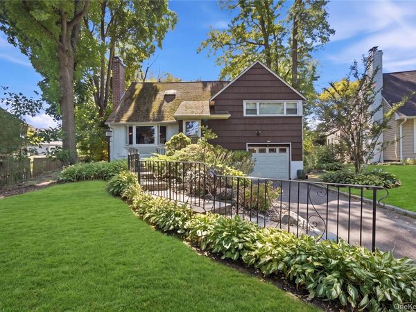 5 Roxbury Road, Port Washington, NY 11050