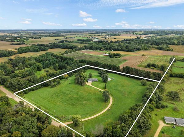 994 Tipperary Road, Oregon, WI 53575