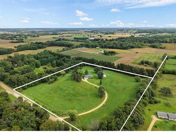 994 Tipperary Road, Oregon, WI 53575