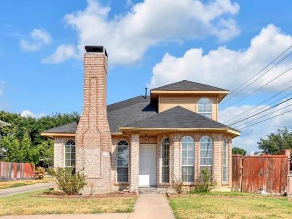 2200 Meadowstone Drive , Carrollton, TX 75006
