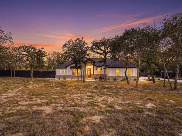 1196 County Road 319, La Vernia, TX 78121