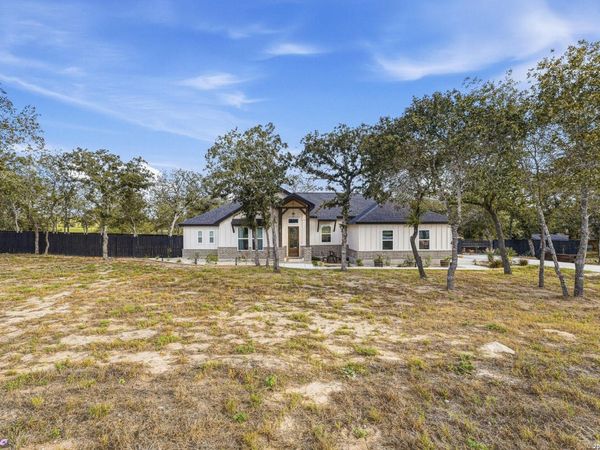 1196 County Road 319, La Vernia, TX 78121