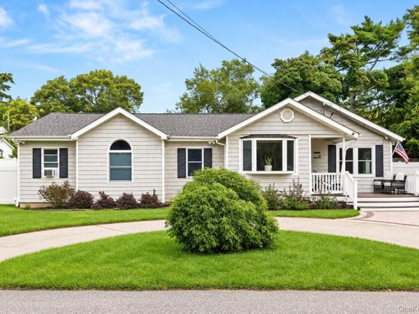5 Charles Court, Lake Ronkonkoma, NY 11779