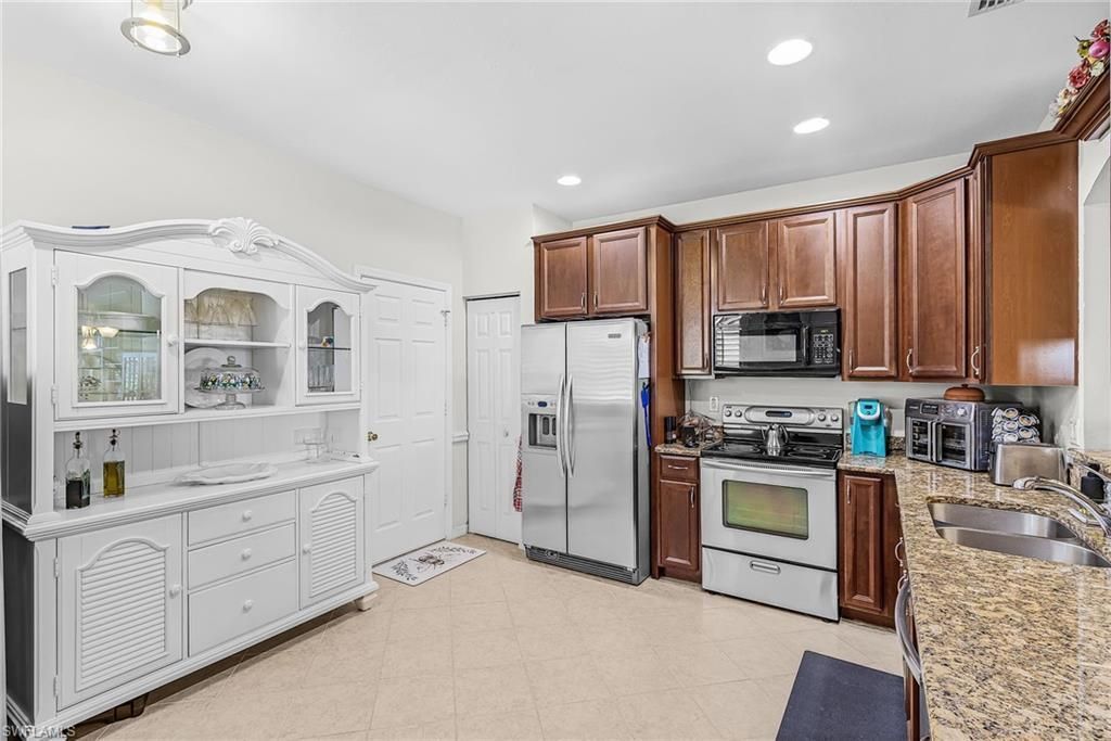 2425 Laurentina Ln , Cape Coral, FL 33909 Photo
