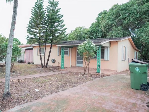 1230 W 35th St , Hialeah, FL 33012