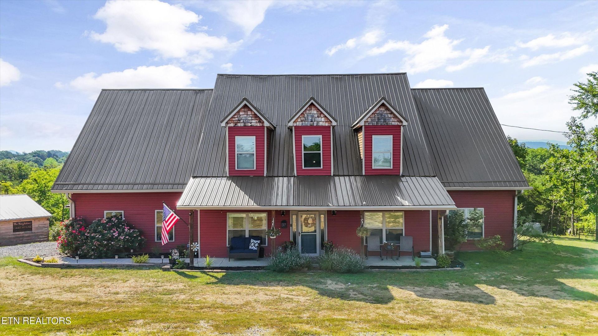 1842 Chapel Rd, Sevierville, TN 37876 Main Photo