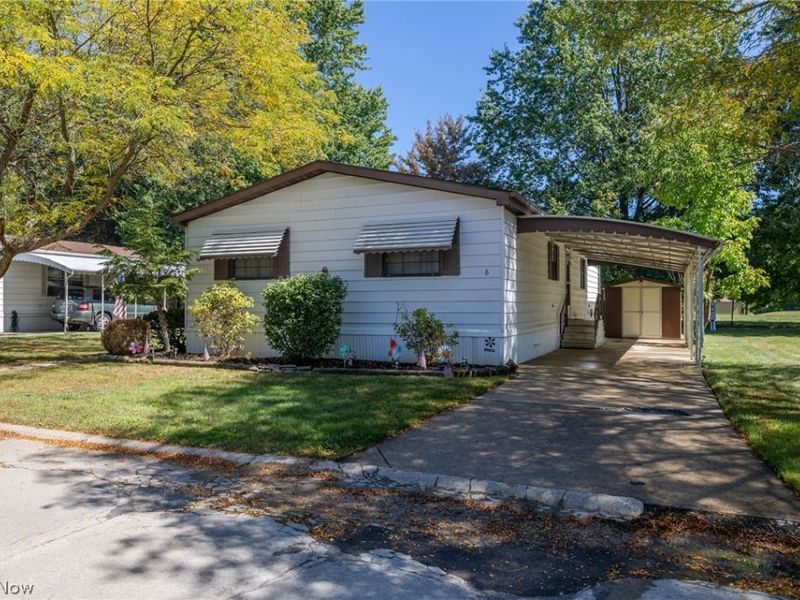 8 Dogwood Lane, Olmsted Township, OH 44138 Photo 2
