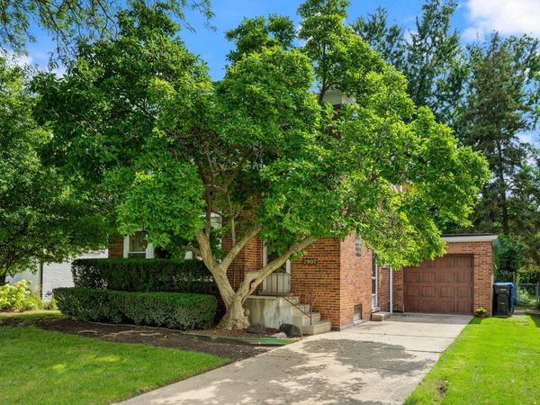 2907 W Bryn Mawr Avenue, Chicago, IL 60659