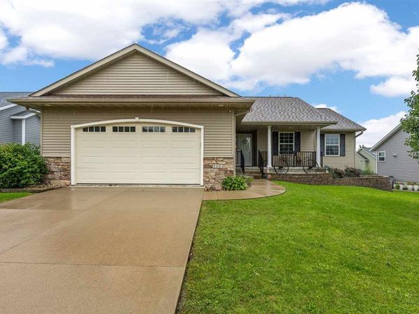 5503 Ruhd St SW, Cedar Rapids, IA 52404