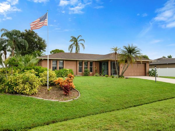 297 SW Grove Avenue, Port St. Lucie, FL 34983