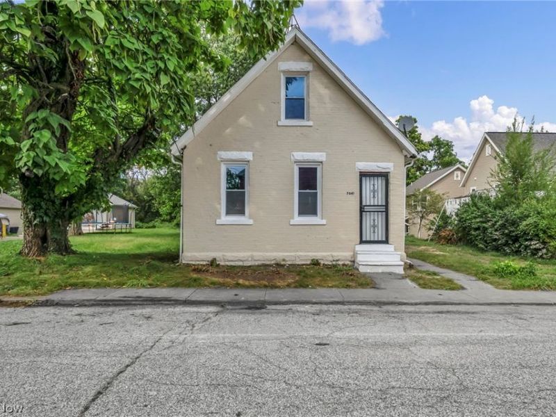 7041 Roy Avenue, Cleveland, OH 44104 Photo 2