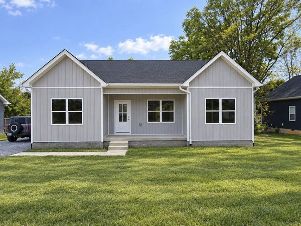 104 May St, Mc Ewen, TN 37101