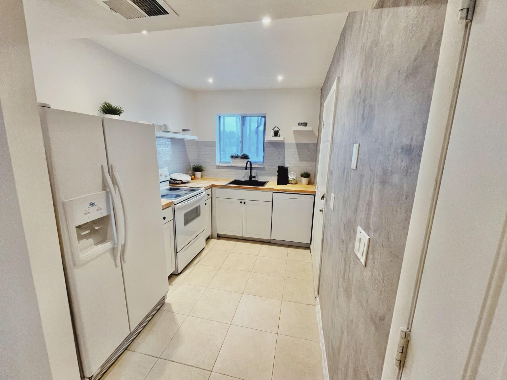 1410 S Federal Highway, Unit 205, Lake Worth Beach, FL 33460 Photo