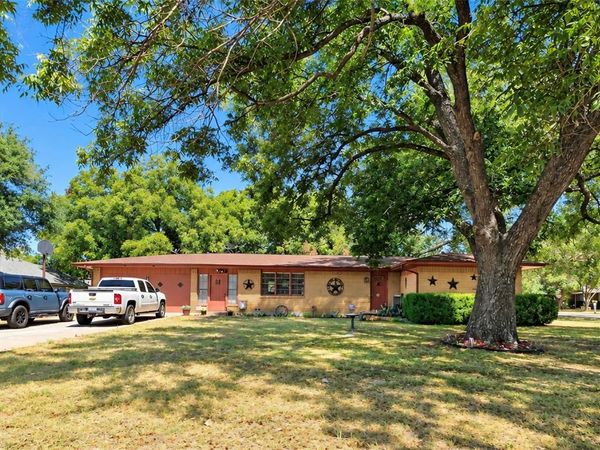 800 Kerry Lane, Azle, TX 76020
