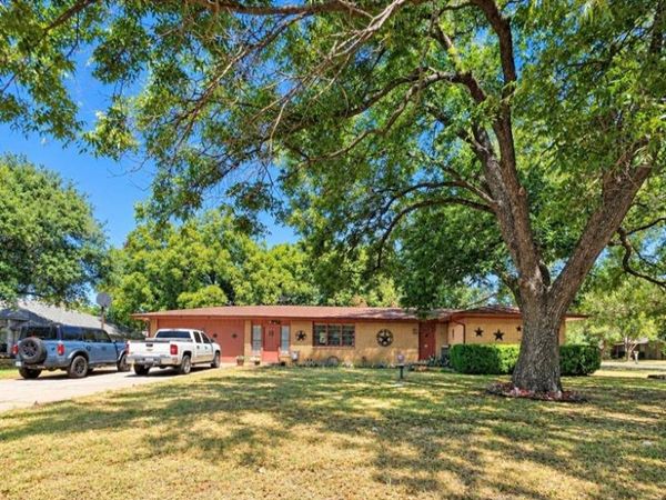 800 Kerry Lane, Azle, TX 76020