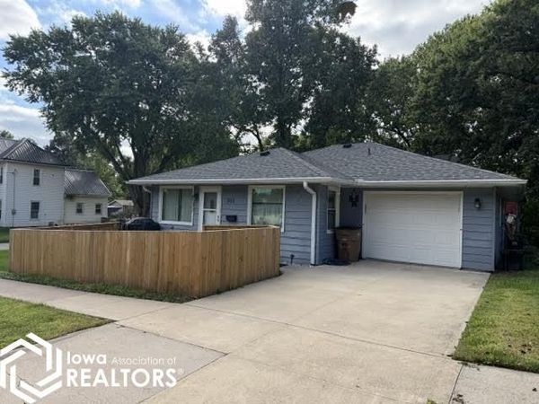 902 Central Avenue, Bedford, IA 50833