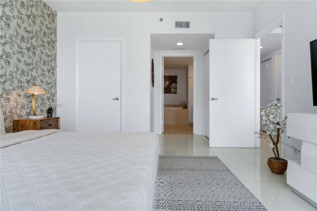 485 Brickell Ave , Unit 3904, Miami, FL 33131 Photo