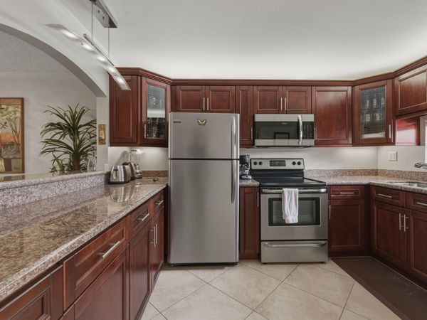 811 S Hollybrook Drive, Unit 202, Pembroke Pines, FL 33025