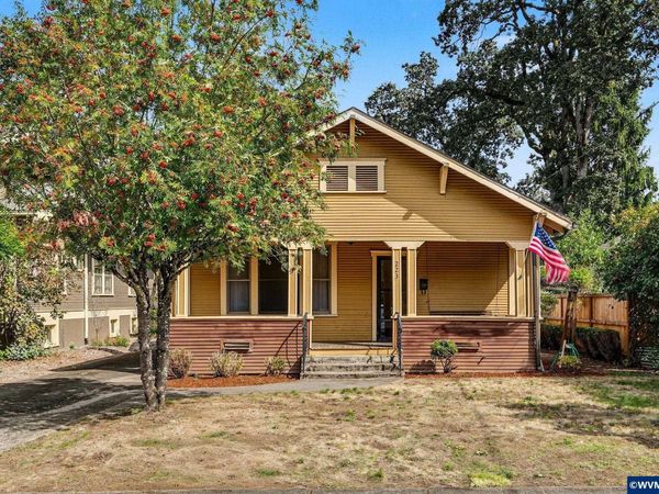 223 Coolidge St, Silverton, OR 97381