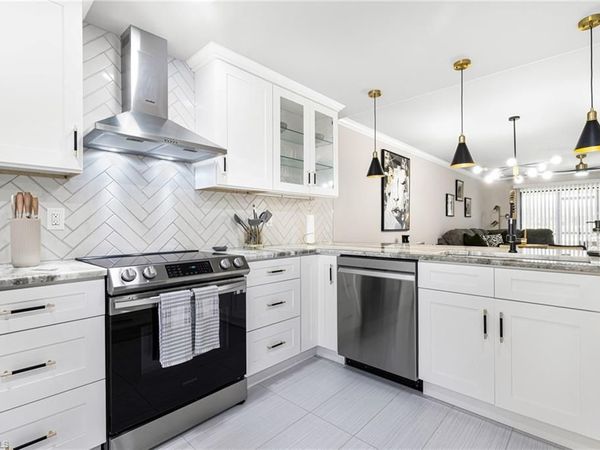 16321 Kelly Woods DR, Unit 182, FORT MYERS, FL 33908