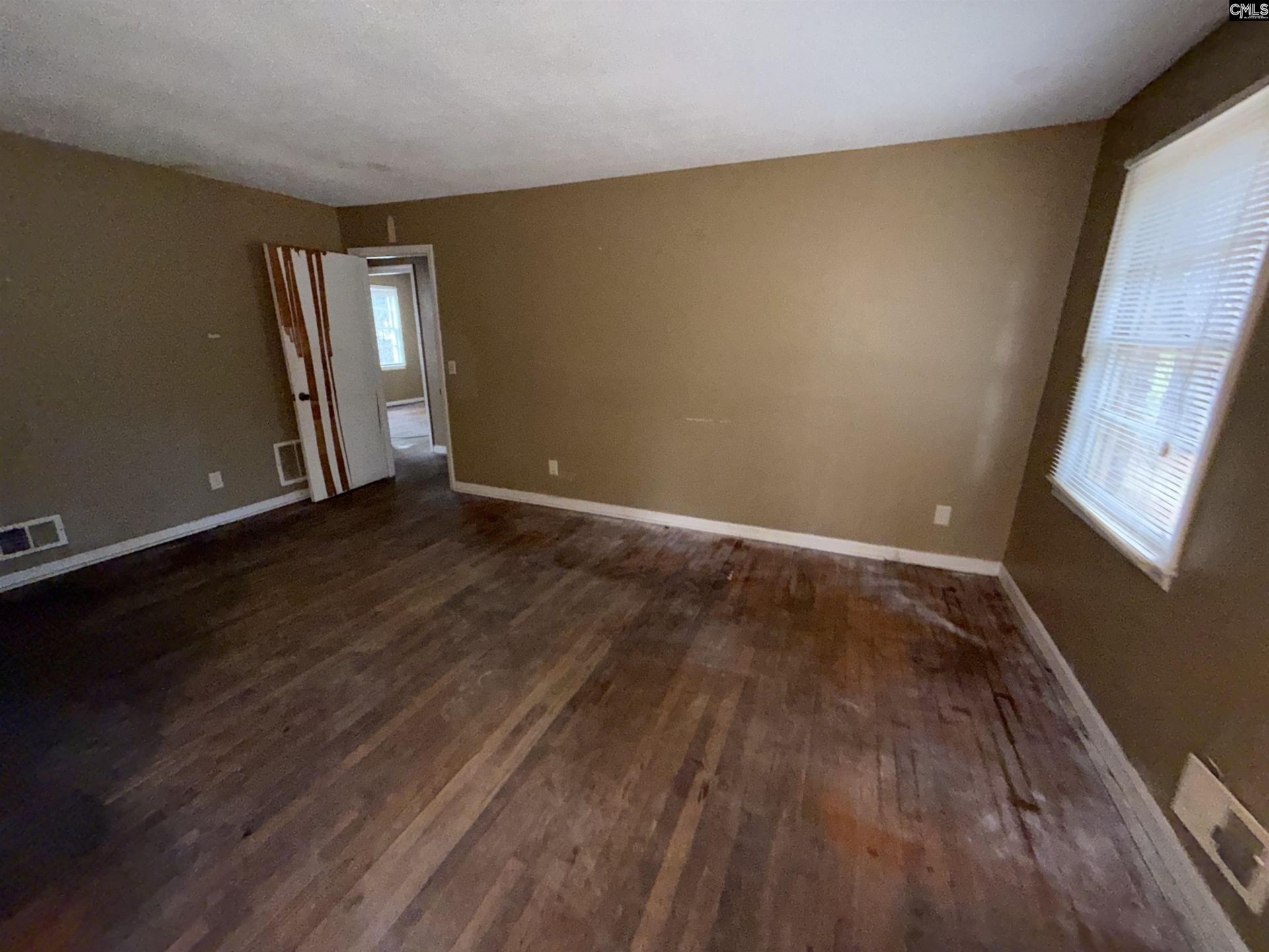105 Saddlefield Road Photo 4