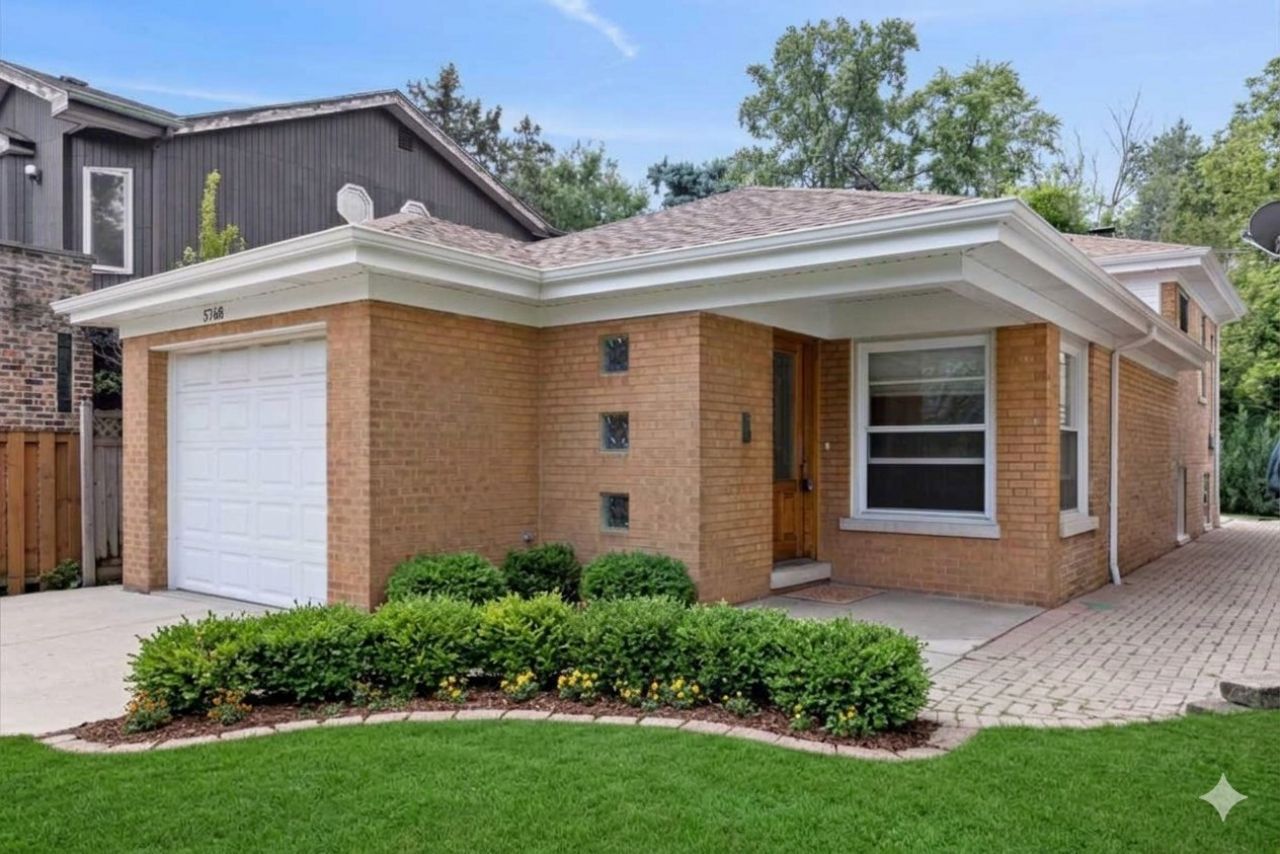 5768 N Lacey Avenue, Chicago, IL 60646 Main Photo