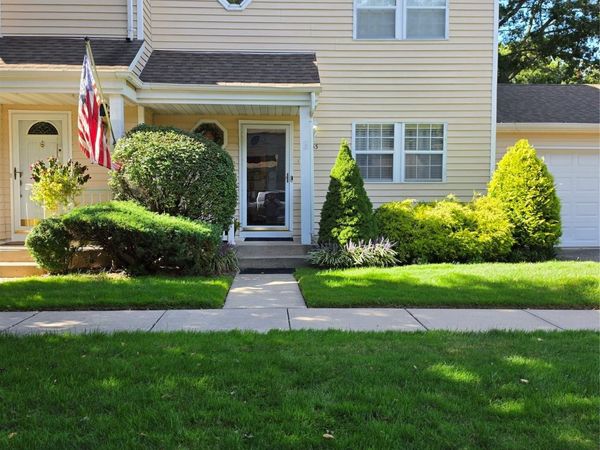 53 Hancock , Yaphank, NY 11980