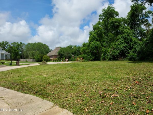 No Mauvilla Cove, Biloxi, MS 39531