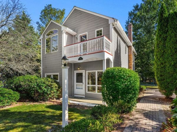 233 Lakeshore Dr, Wayland, MA 01778